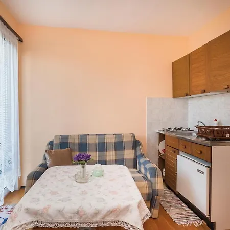 Apartment Kastel *