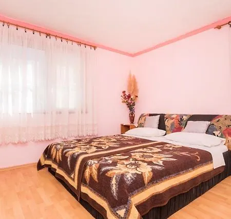 Kastel Apartamento Buje